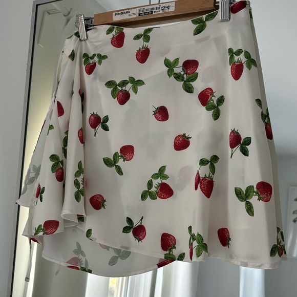ASOS strawberry print wrap-around skirt - Picture 5 of 6